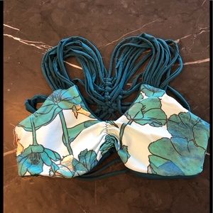 Maaji Swim - New Bikini top reversible size small Maaji Swim - New Bikini top reversible size small